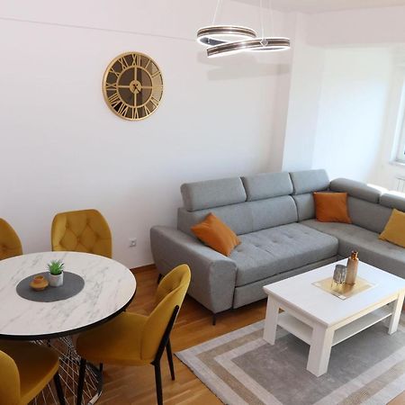 Apartment Cecovic - Mellain Tuzla Bagian luar foto