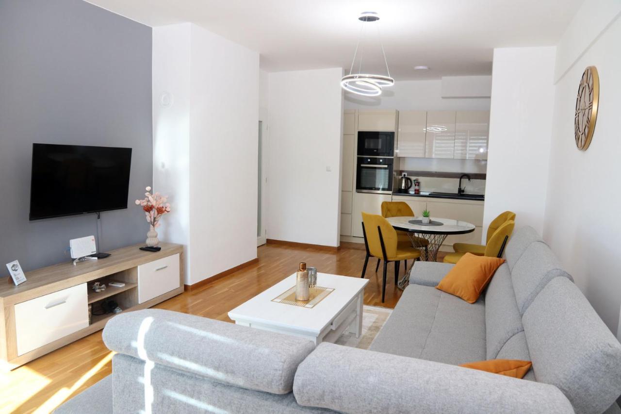 Apartment Cecovic - Mellain Tuzla Bagian luar foto