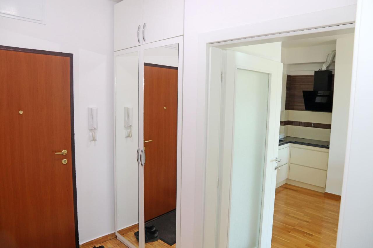 Apartment Cecovic - Mellain Tuzla Bagian luar foto
