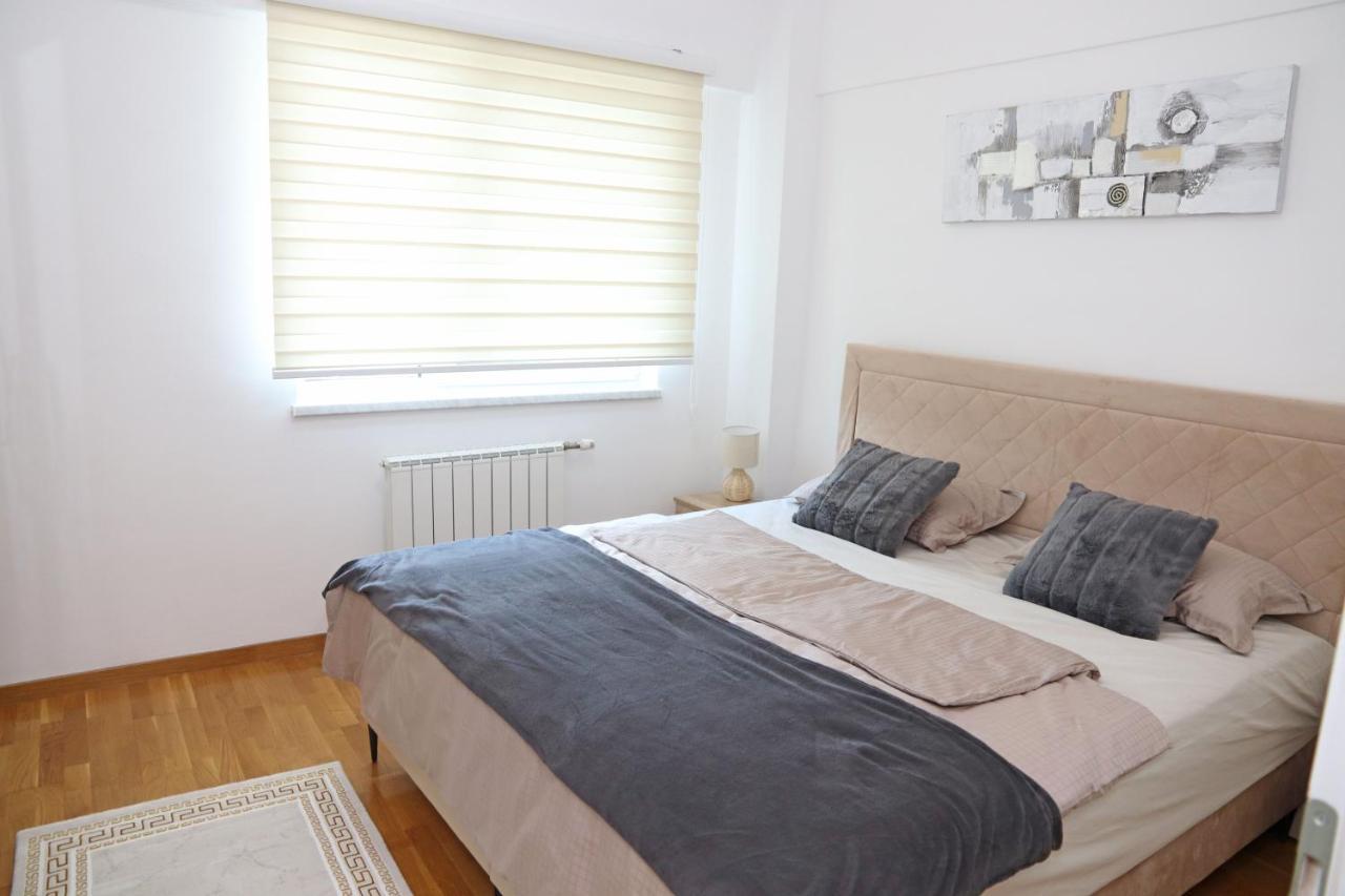Apartment Cecovic - Mellain Tuzla Bagian luar foto