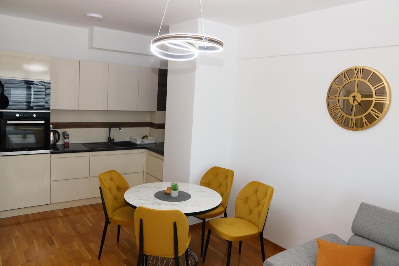 Apartment Cecovic - Mellain Tuzla Bagian luar foto