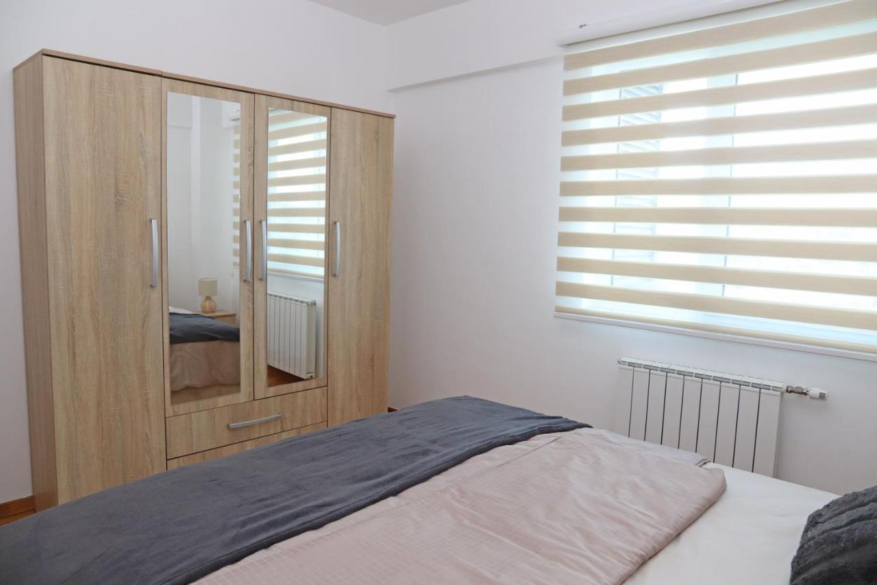 Apartment Cecovic - Mellain Tuzla Bagian luar foto