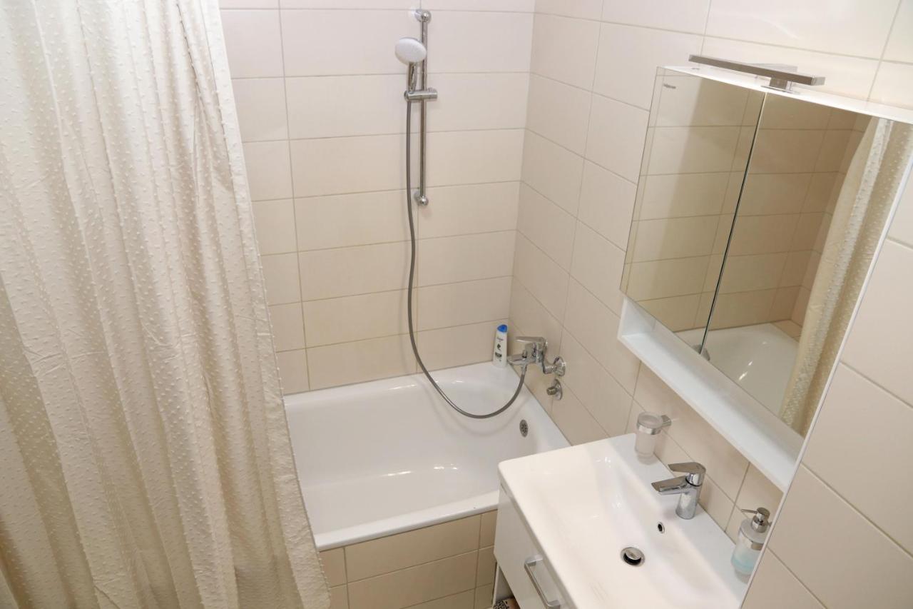 Apartment Cecovic - Mellain Tuzla Bagian luar foto