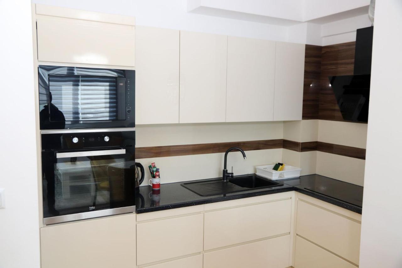 Apartment Cecovic - Mellain Tuzla Bagian luar foto